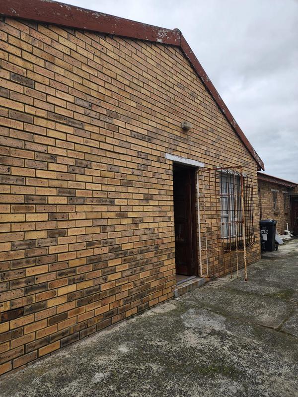 6 Bedroom Property for Sale in Zeekoevlei Western Cape